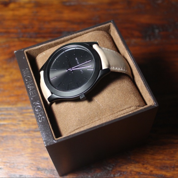 Michael Kors Slim Runway Black Dial Watch - Picture 3 of 5